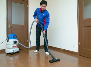 部屋まわり（拭きあげ・掃除機かけ）